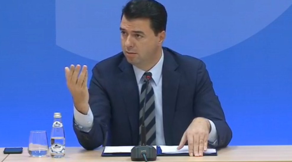 Çani “tremb” Bashën: Kur do “e vrasësh” babën politik, Berishën?!  Kurrë bërtet Luli!