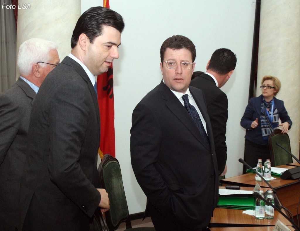 Sot pesë vite kur aksidenti tragjik i mori jetën Sokol Olldashit! Heshtja vrastare si gëzim i fshehtë i Berishës, Bashës, PD-së! Sot pesë vite kur aksidenti tragjik i mori jetën Sokol Olldashit! Heshtja vrastare si gëzim i fshehtë i Berishës, Bashës, PD-së!