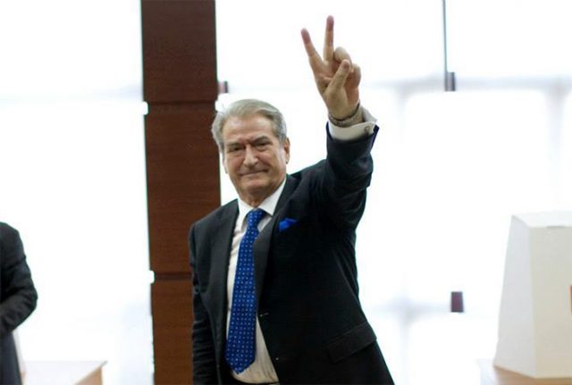 Degradon Berisha, quan ndrikull policen që ia “mori” katër gishtat siç u mori ymrin katër protestusve në Bulevard Degradon Berisha, quan ndrikull policen që ia “mori” katër gishtat siç u mori ymrin katër protestusve në Bulevard