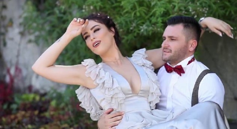 Besi i ka “borxh” politikanit një palë këpucë: Më nxorri një ditë nga shtëpia e fal tij njoha Xhensilën! Besi i ka “borxh” politikanit një palë këpucë: Më nxorri një ditë nga shtëpia e fal tij njoha Xhensilën!