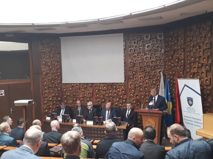 Shaban Murati promovon librin “Kalvari Diplomatik i shtetit të Kosovës” Shaban Murati promovon librin “Kalvari Diplomatik i shtetit të Kosovës”
