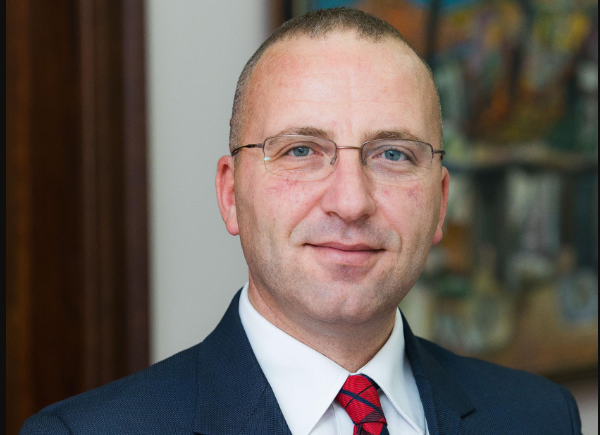 Ylli Manjani ka falsifikuar, dëshminë e penalitetit të një LSI-sti burgaxhi, ende zyrtar i lartë Ylli Manjani ka falsifikuar, dëshminë e penalitetit të një LSI-sti burgaxhi, ende zyrtar i lartë