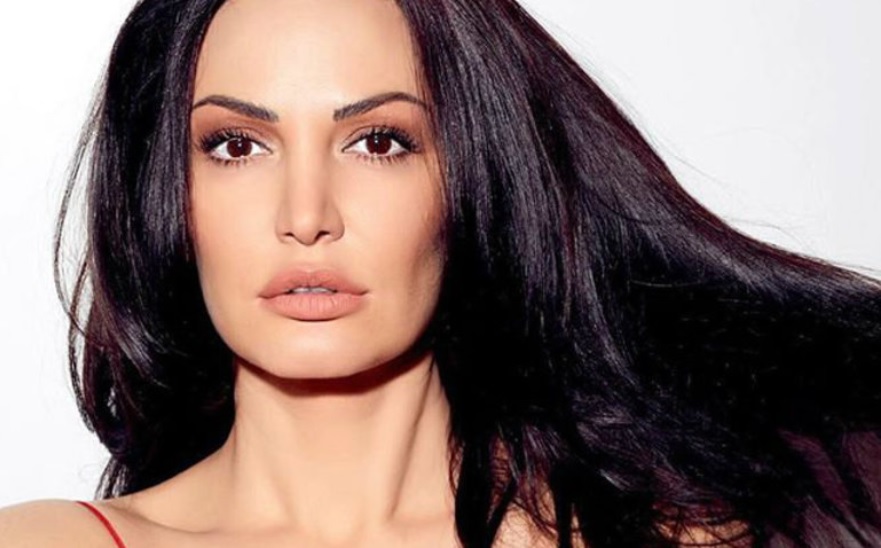 Bleona Qereti, këngëtarja e dashura e një mafiozi Bleona Qereti, këngëtarja e dashura e një mafiozi