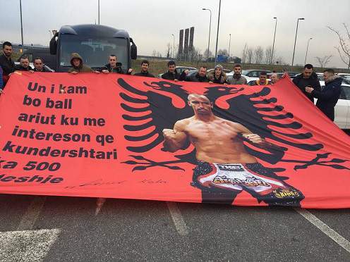 Fiton titullin kampion bote, shqiptari bën gjestin e rrallë me paratë e fituara Fiton titullin kampion bote, shqiptari bën gjestin e rrallë me paratë e fituara