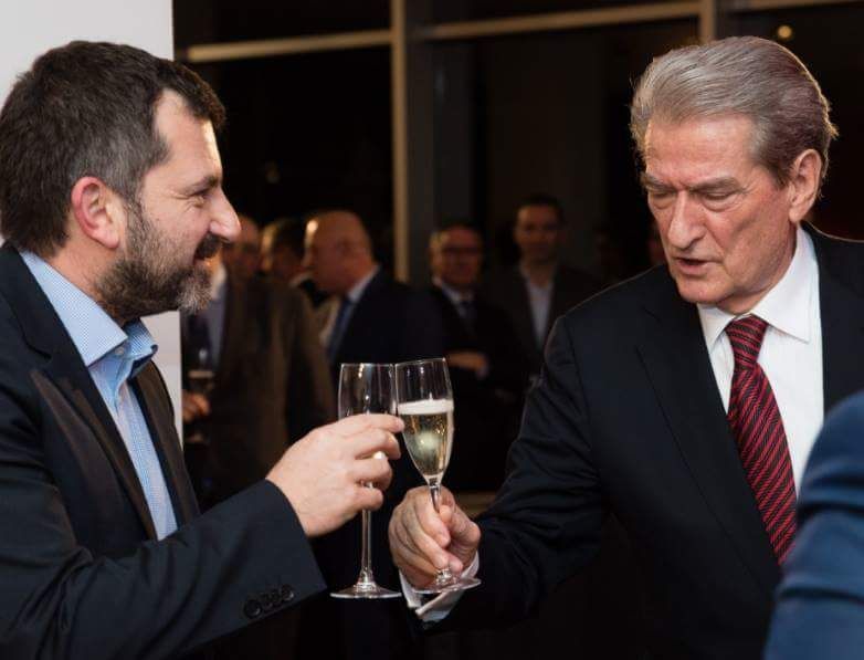 Çmendet këlyshi i Hysni Kapos, Andi Bushati, thirrje për luftë: Jam për një 97-të të dytë Çmendet këlyshi i Hysni Kapos, Andi Bushati, thirrje për luftë: Jam për një 97-të të dytë