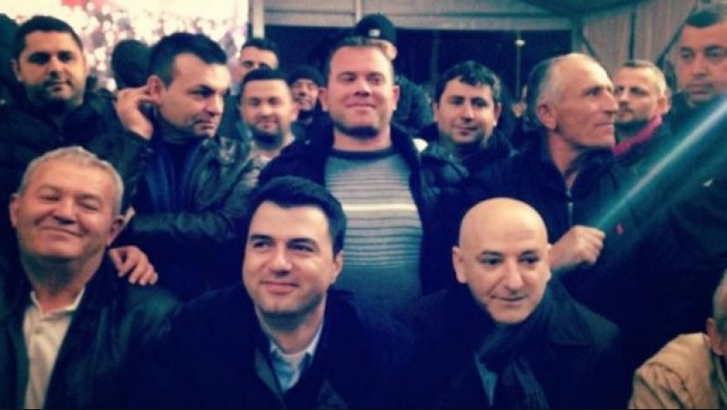 Dasho Aliko i narkoshtetit e pret me protesta Ramën në Gjirokastër Dasho Aliko i narkoshtetit e pret me protesta Ramën në Gjirokastër