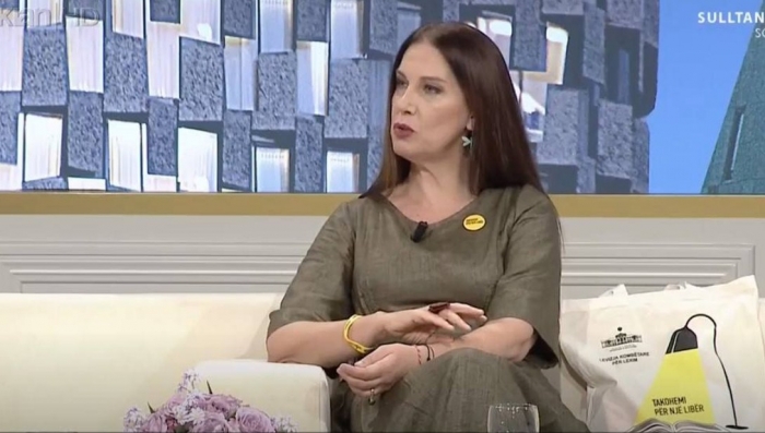 “Pa libra mos u … me të”! Kumbaro habit” sërish “injorantët”: Krekoseni kot në “Fb” të palexuarit! “Pa libra mos u … me të”! Kumbaro habit” sërish “injorantët”: Krekoseni kot në “Fb” të palexuarit!