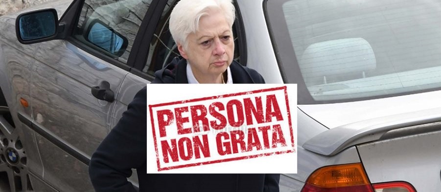 Thirrjet raciste/ Eurodeputetja dhe grekët e shpallur “non grata” mund të refuzohen përgjithmonë të hyjnë në Shqipëri Thirrjet raciste/ Eurodeputetja dhe grekët e shpallur “non grata” mund të refuzohen përgjithmonë të hyjnë në Shqipëri