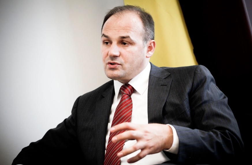 Zv. Kryeministri: Nëse nuk liberalizohen vizat për Kosovën, do të kushtëzojmë dialogun me Serbinë! Zv. Kryeministri: Nëse nuk liberalizohen vizat për Kosovën, do të kushtëzojmë dialogun me Serbinë!