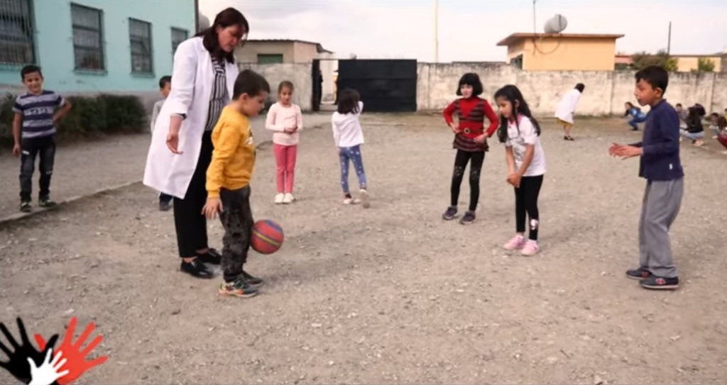 Rama nxjerr videon, si u ndihmua fëmija me aftësi ndryshe Rama nxjerr videon, si u ndihmua fëmija me aftësi ndryshe