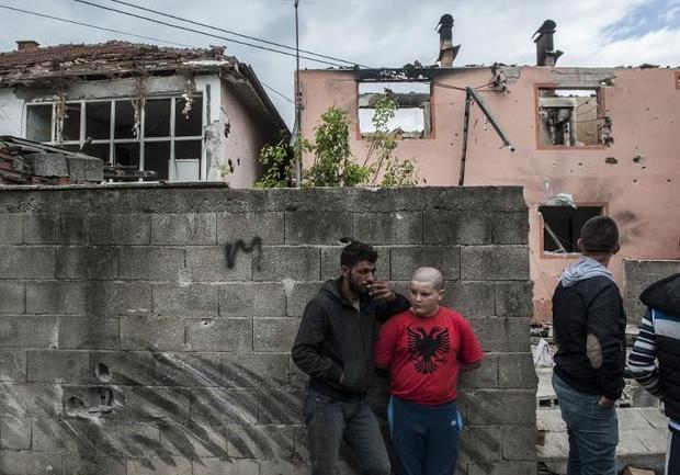 Mos jemi gjë të gjithë të çakërdisur nga trutë ne shqiptarët? Mos jemi gjë të gjithë të çakërdisur nga trutë ne shqiptarët?