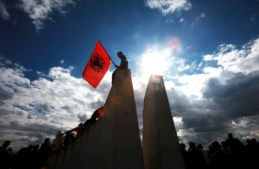 Ta ngremë kokën lart Ta ngremë kokën lart