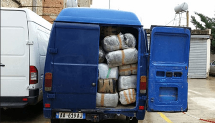 Zbulohet pronësia e furgonit me 570 kg lëndë narkotike në Qafë Thanë Zbulohet pronësia e furgonit me 570 kg lëndë narkotike në Qafë Thanë