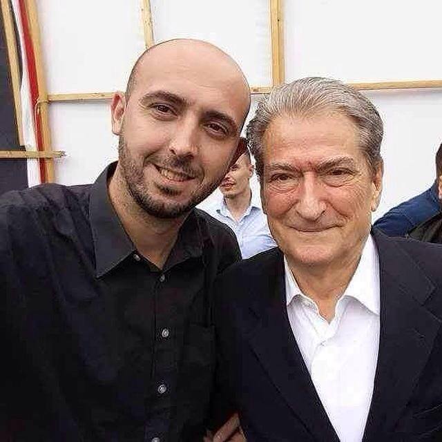 Militantët e PD marrin peng protestën e Astirit: Kush është Gentian Gjonaj, protestuesi që u përplas me policinë Militantët e PD marrin peng protestën e Astirit: Kush është Gentian Gjonaj, protestuesi që u përplas me policinë