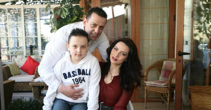 FOTOT/ Kush janë dhe me çfarë merren burrat “nën hije” të Grida Dumës, Jozefina Topallit dhe Majlinda Bregut FOTOT/ Kush janë dhe me çfarë merren burrat “nën hije” të Grida Dumës, Jozefina Topallit dhe Majlinda Bregut