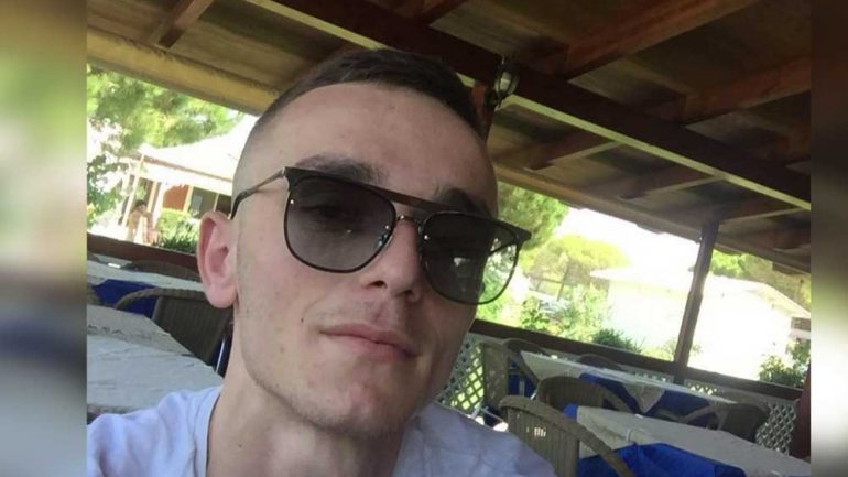 Hakeri lavazhier me 9 klasë shkollë, thyente çdo fjalëkalim në “Facebook” Hakeri lavazhier me 9 klasë shkollë, thyente çdo fjalëkalim në “Facebook”