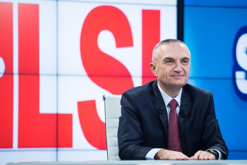 Presidenti i dekoratave Meta nuk di se kush është: Emëron veten mbrojtës i lirisë dhe si i “domosdoshëm”