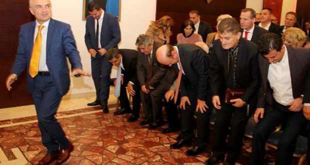 Arma e fundit e Edi Ramës për shkatërrimin e Ilir Metës: Zbrazja e qeses së dyshimtë Arma e fundit e Edi Ramës për shkatërrimin e Ilir Metës: Zbrazja e qeses së dyshimtë