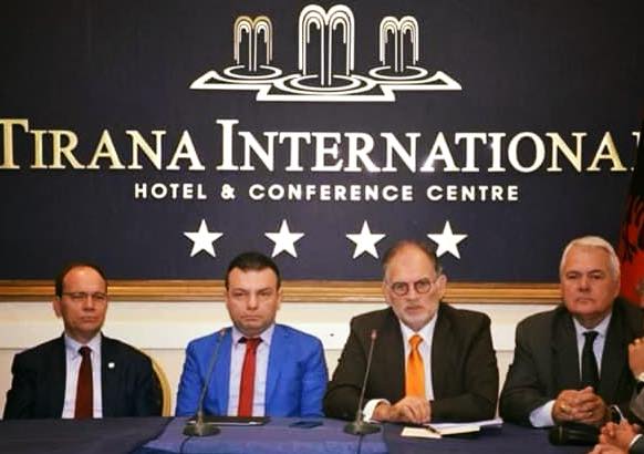 Bujar Nishani braktis Bashën, ulet në “prehërin” e Kokëdhimës Bujar Nishani braktis Bashën, ulet në “prehërin” e Kokëdhimës