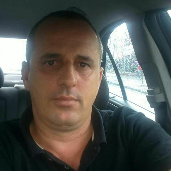 FOTOT/ Kreu i PD-së së Kombinatit, në krye të protestës përballë parlamentit FOTOT/ Kreu i PD-së së Kombinatit, në krye të protestës përballë parlamentit