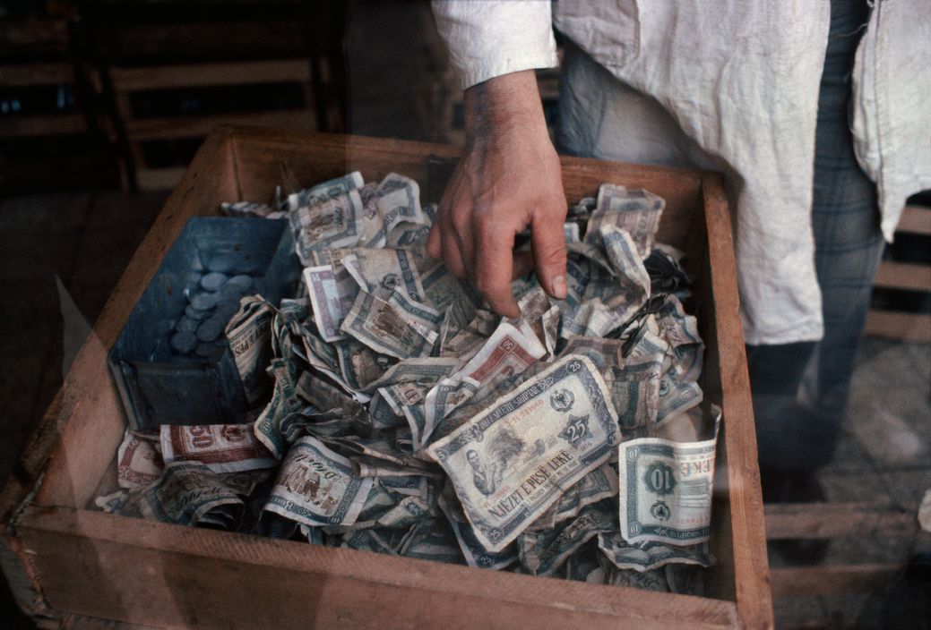 Shqiptarët, më dorështrënguarit e Europës Shqiptarët, më dorështrënguarit e Europës