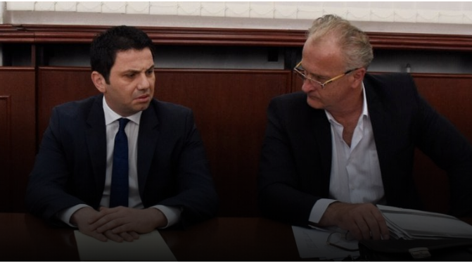 Plas skandali qeveritar: Prangoset ish-ministri i rëndësishëm dhe ish-zyrtari i lartë i qeverisë Plas skandali qeveritar: Prangoset ish-ministri i rëndësishëm dhe ish-zyrtari i lartë i qeverisë