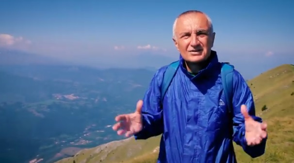 FOTO LAJM/ Njëri si “ekspert” i politikës, tjetra si “eksperte” e mafies: Dy gazetarët që e shoqëronin Ilir Metën, në Kalabri FOTO LAJM/ Njëri si “ekspert” i politikës, tjetra si “eksperte” e mafies: Dy gazetarët që e shoqëronin Ilir Metën, në Kalabri