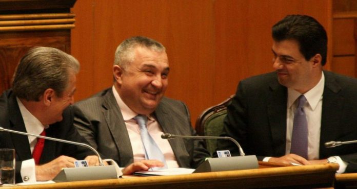 Për të kuptuar bindjet e Presidentit, kujtoni si e ka zhvatur Shqipërinë… Për të kuptuar bindjet e Presidentit, kujtoni si e ka zhvatur Shqipërinë…