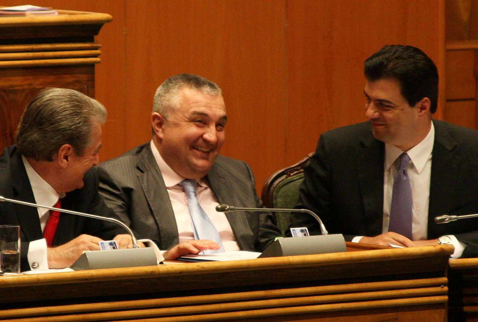 Mos-dekretimi i Sandër Lleshit: TV Klan “shuplakë” Ilir Metës, i kujton Kushtetuten dhe Dritan Demirajn! Mos-dekretimi i Sandër Lleshit: TV Klan “shuplakë” Ilir Metës, i kujton Kushtetuten dhe Dritan Demirajn!