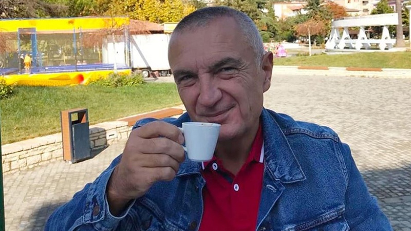 Miu dhe miushët nuk mund të hanë atë që nuk është mall i gjirizit të tyre… Kushtetutën! Miu dhe miushët nuk mund të hanë atë që nuk është mall i gjirizit të tyre… Kushtetutën!