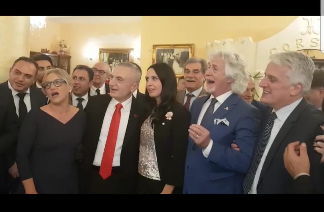 Foto e Metës me Majkon/ Plasin të qeshurat në studio, Rama: Pandi brenda në kështjellë, unë luftoj nga jashtë