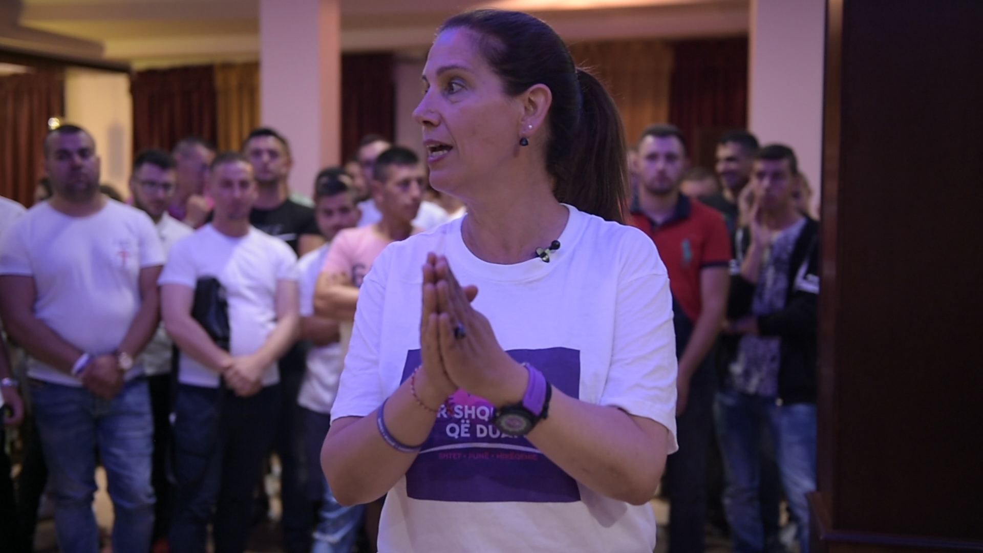 “Mos u pallo me atë që s’ka libra në shtëpi”, ministrja Kumbaro sqaron opinionin: E përkthyet gabim! “Mos u pallo me atë që s’ka libra në shtëpi”, ministrja Kumbaro sqaron opinionin: E përkthyet gabim!