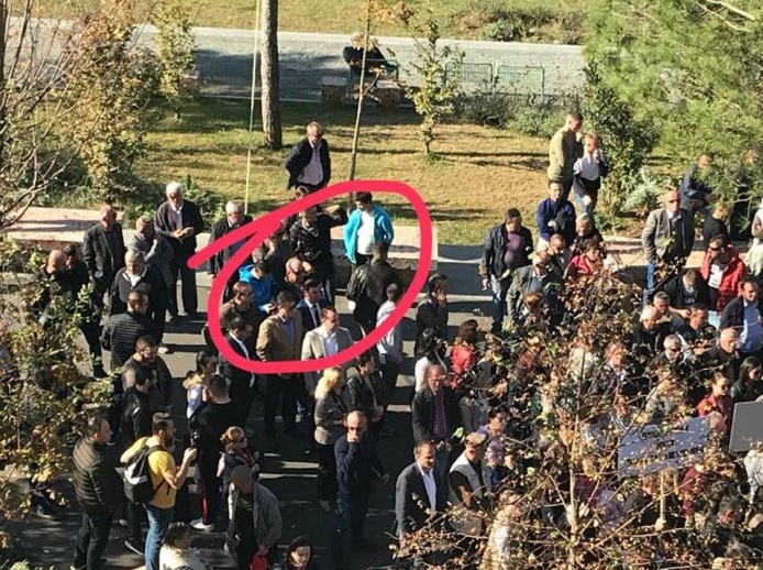 VIDEO/ Mul Noka dhe çuni Fahriut prijnë dhe organizojnë protestën e banorëve në “Astir” VIDEO/ Mul Noka dhe çuni Fahriut prijnë dhe organizojnë protestën e banorëve në “Astir”