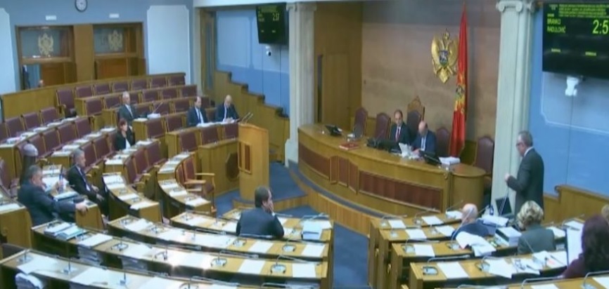 Mali i Zi shfuqizon “bashkimin” me Serbinë Mali i Zi shfuqizon “bashkimin” me Serbinë