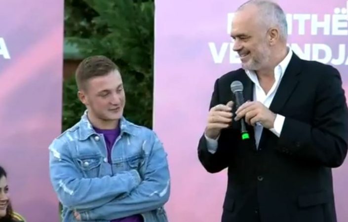 “Mos në shty mua se jam kryetar partie”! Ja çfarë ndodhi mes të riut dhe kryeministrit Rama në Lezhë! “Mos në shty mua se jam kryetar partie”! Ja çfarë ndodhi mes të riut dhe kryeministrit Rama në Lezhë!