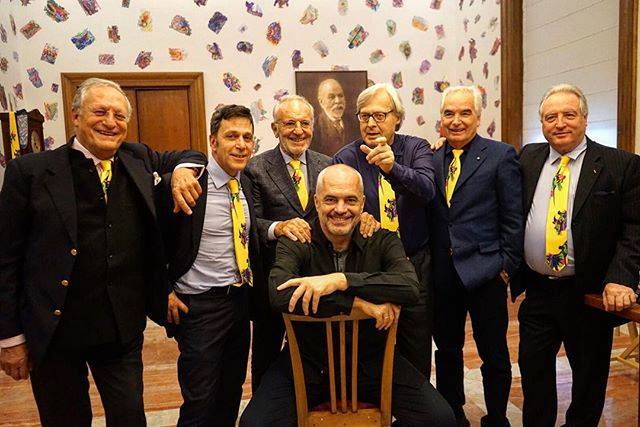 “Skenare të mjerueshme”, politikani i njohur italian i jep shuplakë të fortë deputetes së Berluscon-it që sulmoi Shqipërinë “Skenare të mjerueshme”, politikani i njohur italian i jep shuplakë të fortë deputetes së Berluscon-it që sulmoi Shqipërinë