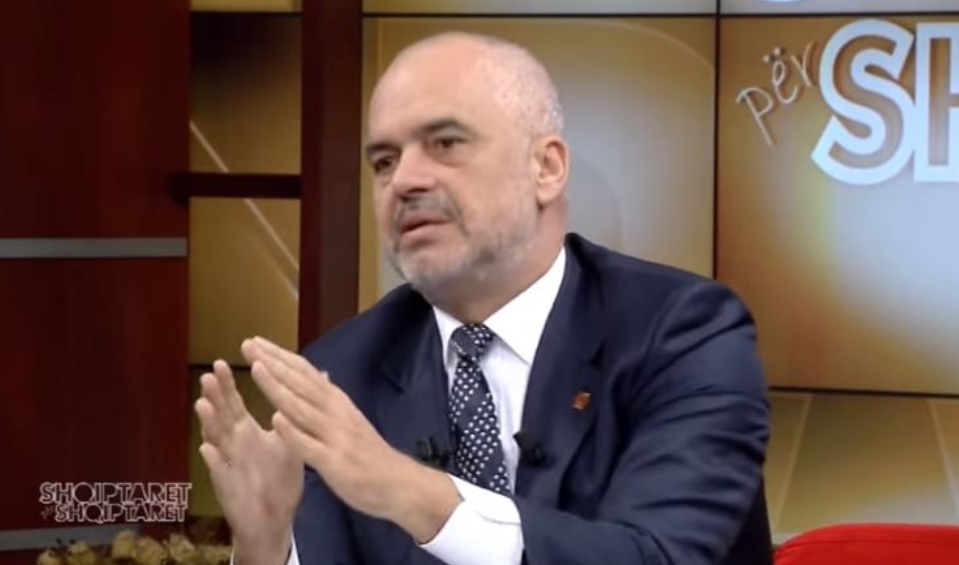 Fëmijë që jetojnë në çadër prekin zemrën e Ramës: Dua të kontribuoj edhe unë…! Fëmijë që jetojnë në çadër prekin zemrën e Ramës: Dua të kontribuoj edhe unë…!