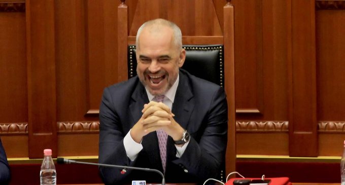 Rama tallet keq me Lul Bashën, i poston pamje të së ardhmes së tij! (Foto) Rama tallet keq me Lul Bashën, i poston pamje të së ardhmes së tij! (Foto)