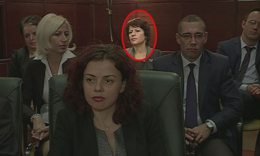 Bashkëshorti “iu dogj” në Vetting, gjyqtarja “i nxin jetën” qytetarit, pasi bëri këtë veprim Bashkëshorti “iu dogj” në Vetting, gjyqtarja “i nxin jetën” qytetarit, pasi bëri këtë veprim