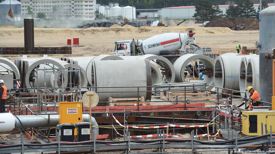 Rusia dhe rënia e çmimi të naftës (në Shqipëri vetëm rritet) Rusia dhe rënia e çmimi të naftës (në Shqipëri vetëm rritet)