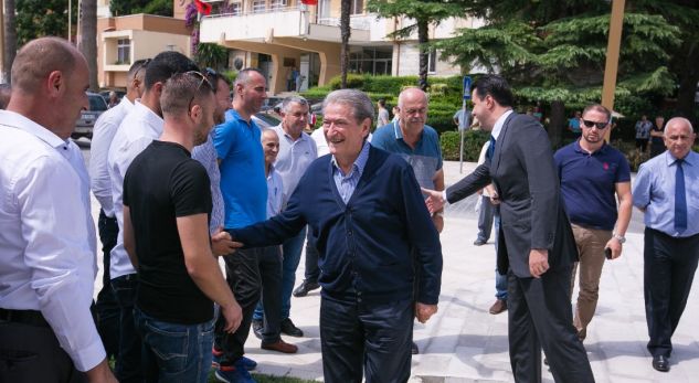 Politikanëve u ka hyrë tmerri: I kërkojnë Sandër Lleshit truproja më të përgatitura dhe të besueshme me ligj Politikanëve u ka hyrë tmerri: I kërkojnë Sandër Lleshit truproja më të përgatitura dhe të besueshme me ligj