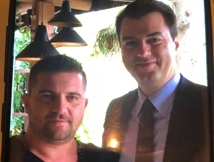 Policia holandeze “mbërthen” me 60 kg narkotik mikun e Lulzim Bashës, ja fotot me kryedemokratin dhe Lul Berishën Policia holandeze “mbërthen” me 60 kg narkotik mikun e Lulzim Bashës, ja fotot me kryedemokratin dhe Lul Berishën