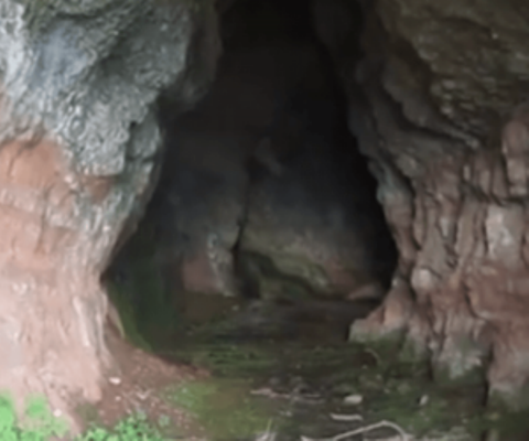 Shpella shqiptarët me një histori të pabesueshme! Djemtë që futen brenda shndërrohen në këtë objekt?! Shpella shqiptarët me një histori të pabesueshme! Djemtë që futen brenda shndërrohen në këtë objekt?!