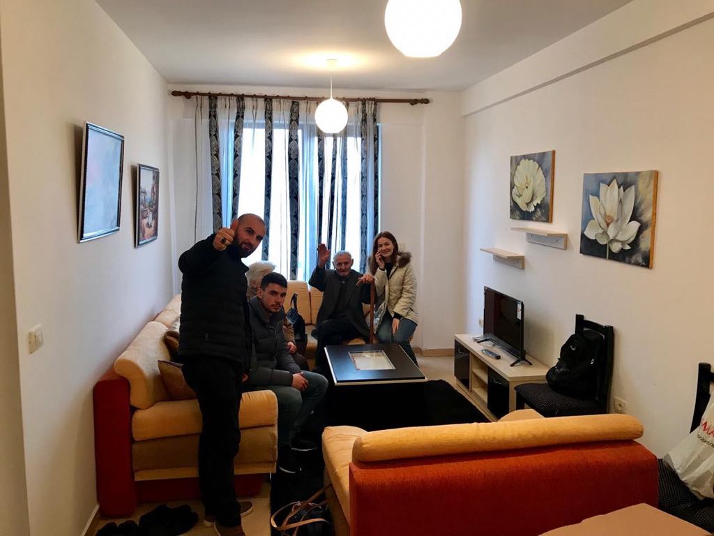 Fillon shpërngulja e familjeve të para të “Astirit” Fillon shpërngulja e familjeve të para të “Astirit”