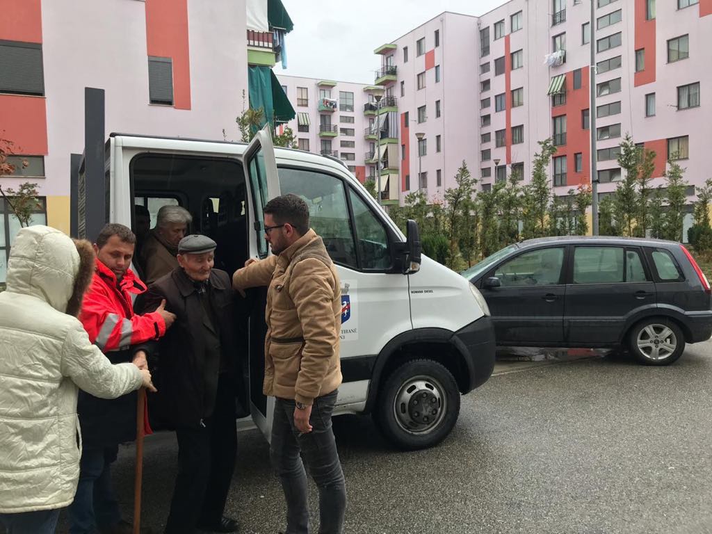 Banorët tek Unaza largohen nga banesat, Rama: Përgëzime familjeve që po ndahen nga lukunia e SHQUP-it Banorët tek Unaza largohen nga banesat, Rama: Përgëzime familjeve që po ndahen nga lukunia e SHQUP-it