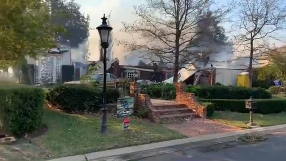 Ish-misit shqiptar i digjet shtëpia në Kaliforni: Valbona u çorientua, të parët nxorën fëmijët, thotë mes lotësh nëna e saj! Ish-misit shqiptar i digjet shtëpia në Kaliforni: Valbona u çorientua, të parët nxorën fëmijët, thotë mes lotësh nëna e saj!