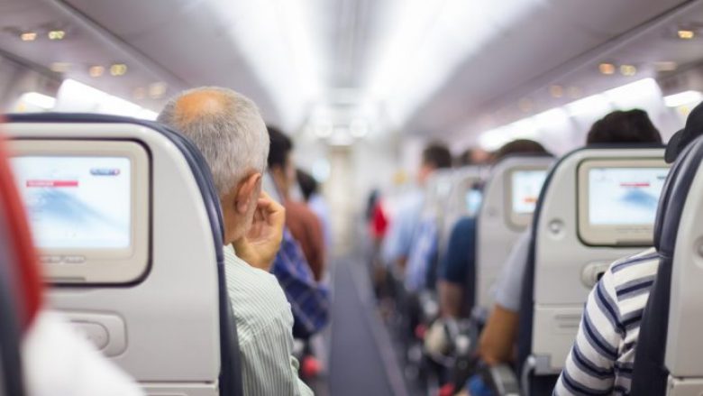 Meta bënë “rrush e kumbulla” parat e shqiptarëve me ronxhobonxhiot e tij në vizita idioteske! Ja foto që e tradhëton xhambazin! (Foto) Meta bënë “rrush e kumbulla” parat e shqiptarëve me ronxhobonxhiot e tij në vizita idioteske! Ja foto që e tradhëton xhambazin! (Foto)