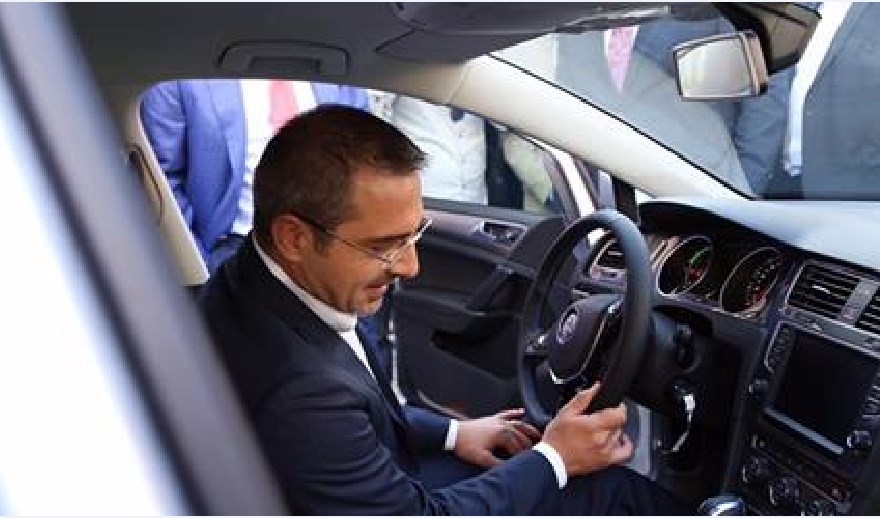 Mos u merrni me një fëmijë o popull, sado inat ta keni Saimir Tahirin… Mos u merrni me një fëmijë o popull, sado inat ta keni Saimir Tahirin…