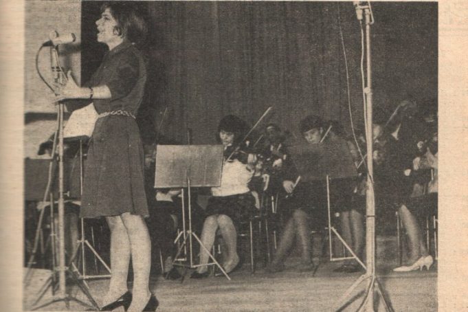 Kur shqiptarët ishin të etur për art! Festivali i parë i Këngës: Si u shpërthye dera në natën e dytë…?! Kur shqiptarët ishin të etur për art! Festivali i parë i Këngës: Si u shpërthye dera në natën e dytë…?!