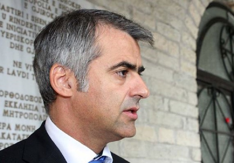 Dule nderon me pjesmarrjen në varrimin e ekstremistit grek, i kërkon llogari shtetit: Zbardhni urgjentisht ngjarjen! Dule nderon me pjesmarrjen në varrimin e ekstremistit grek, i kërkon llogari shtetit: Zbardhni urgjentisht ngjarjen!